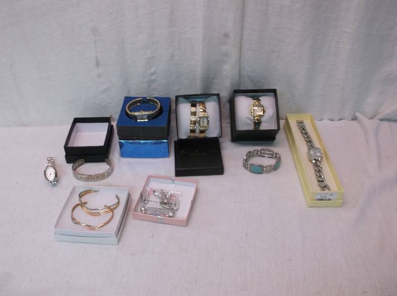 lot 112 image: Jewelry