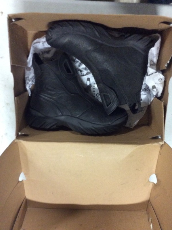 lot 37 image: Matco Branded Oakley Railgun Boots Size 6.5 US