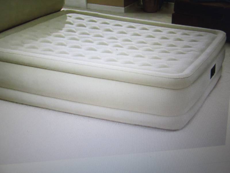 lot 7 image: Inflatable Headboard Air Bed by Int...