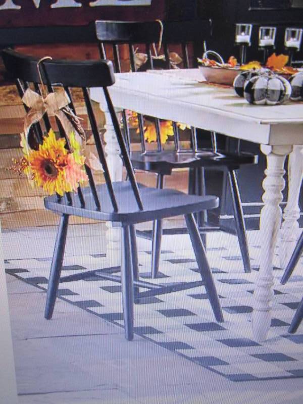 lot 16 image: Set of 2 Farmhouse Spindle Chairs o...