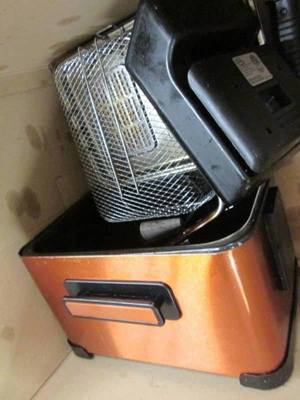 lot 27 image: Ginnys 4.2 qt Deep Dryer open box,...