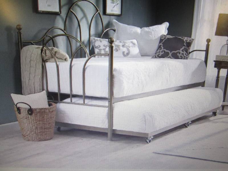 lot 109 image: Metal Day Bed open box Retail $199....