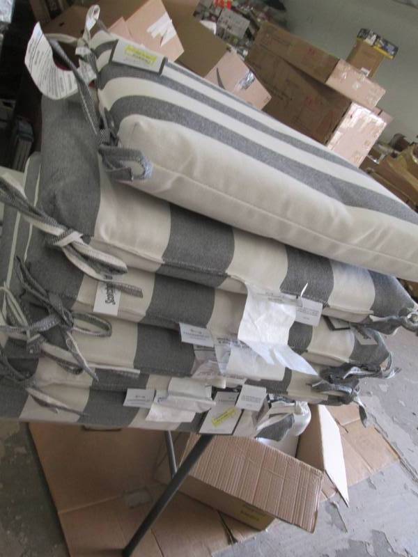 lot 160 image: Lot of 6 Threshold Outdoor Seat Cus...