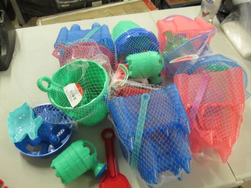 lot 174 image: 6- Sandcastle Sand Sets...