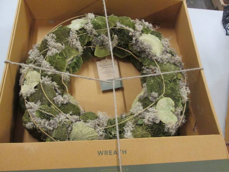 lot 192 image: Smith & Hawken Mushroom Wreath Reta...