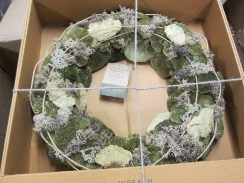 lot 194 image: Smith & Hawken Mushroom Wreath Reta...