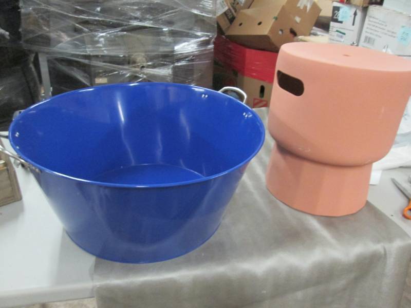 lot 248 image: Beverage Tub, Garden Table...