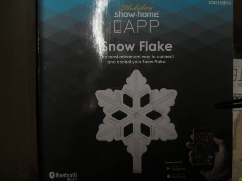 lot 26 image: Holiday Show Home App- Snowflake -I...