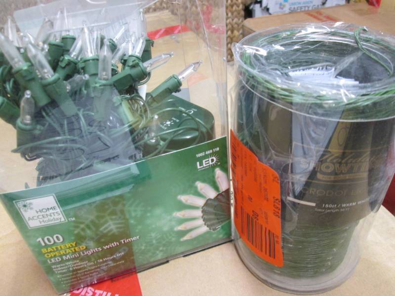 lot 30 image: Holiday ShowTime 150 ct. Microdot S...