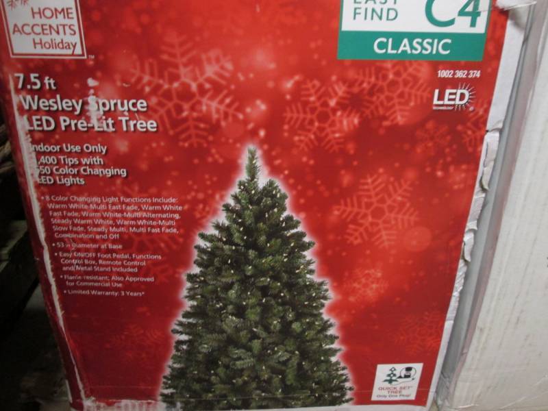 lot 67 image: LED 7.5  Pre-Lit Wesley Spruce Chr...