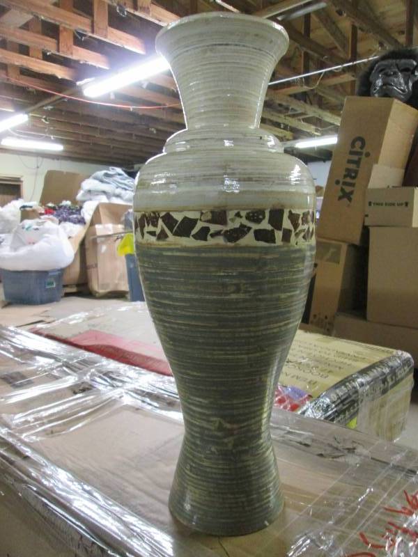 lot 87 image: Tana Floor Vase (22.44 X 8.75 X 8...