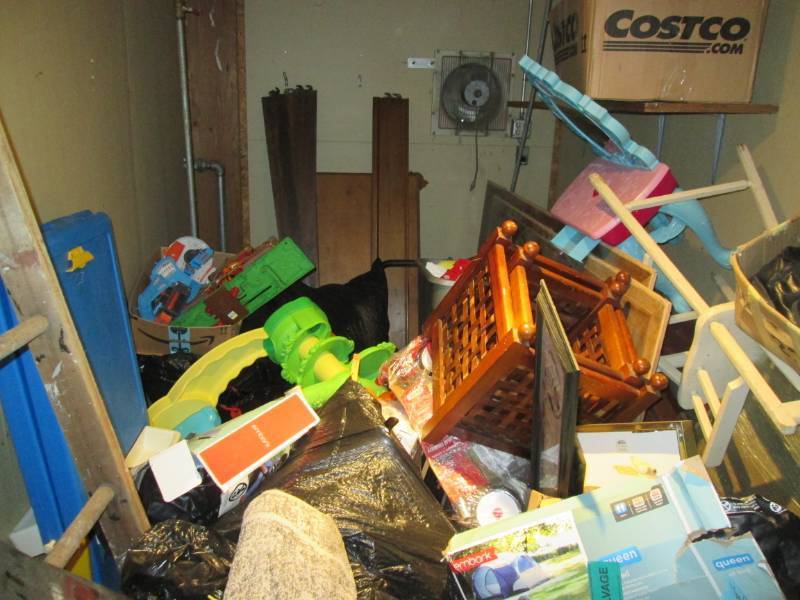 lot 220 image: UnclaimedUnsold Items _Storage Roo...