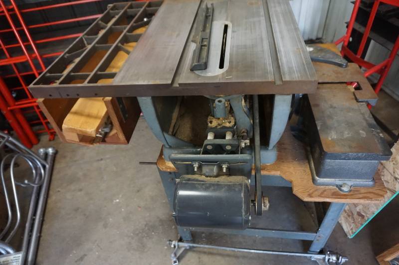 lot 8 image: Craftsman Model 113.27521 Table Saw With Side Mount Craftsman Model 11321862 Planer
