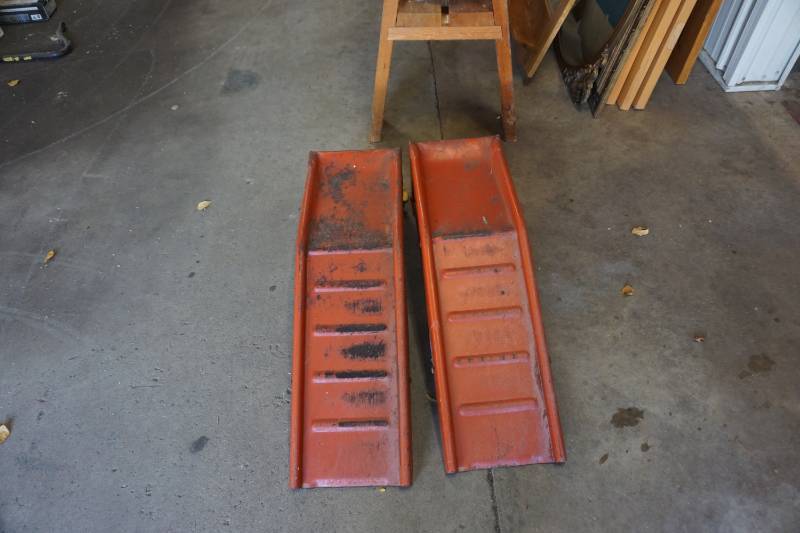 lot 18 image: 2  - Mechanics Auto Service Ramps