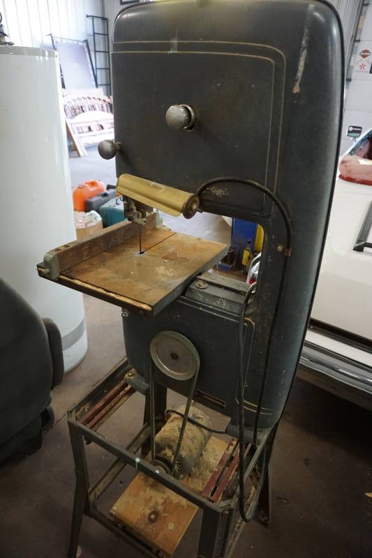 lot 10 image: Craftsman Brand Band Saw