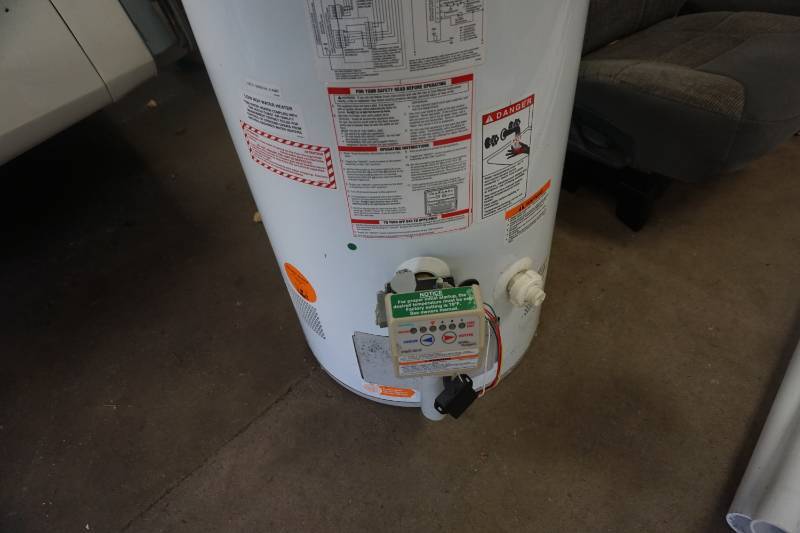 lot 14 image: GE Power Vent Model GG40T06PVJ 40 Gallon Natural Gas Water Heater