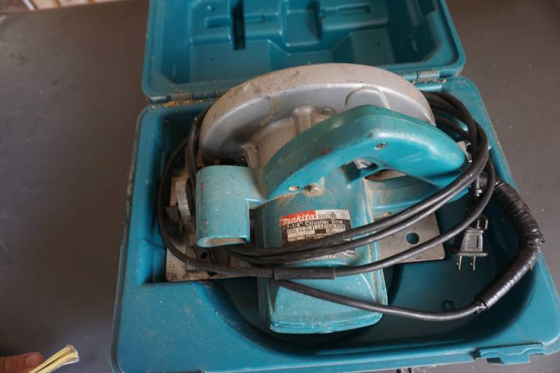 lot 22 image: Makita Model 5007 NB 7 14 Circular Saw With Case
