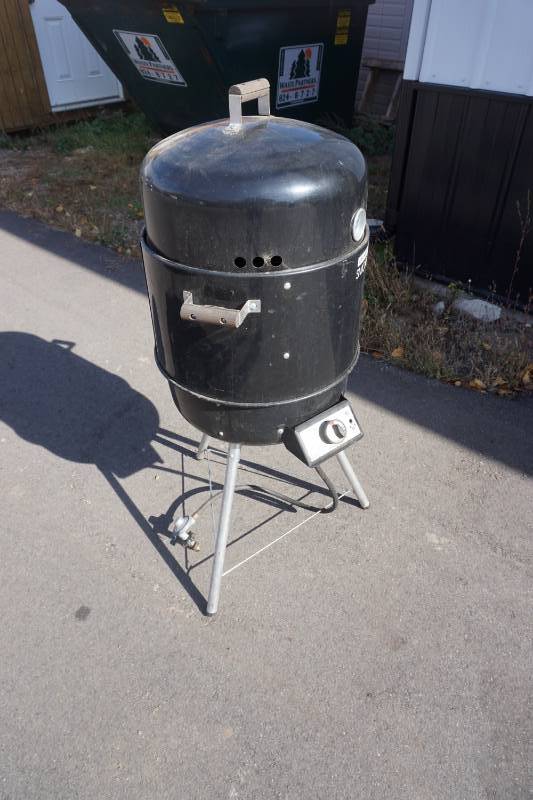 lot 48 image: Brinkman Brand Smoke N Grill Propane Smoker Grill
