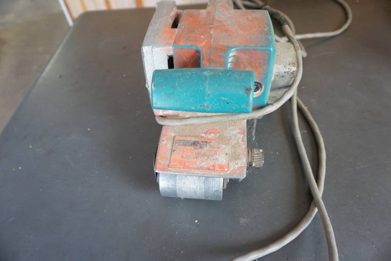 lot 31 image: Makita Model 9900B Belt Sander