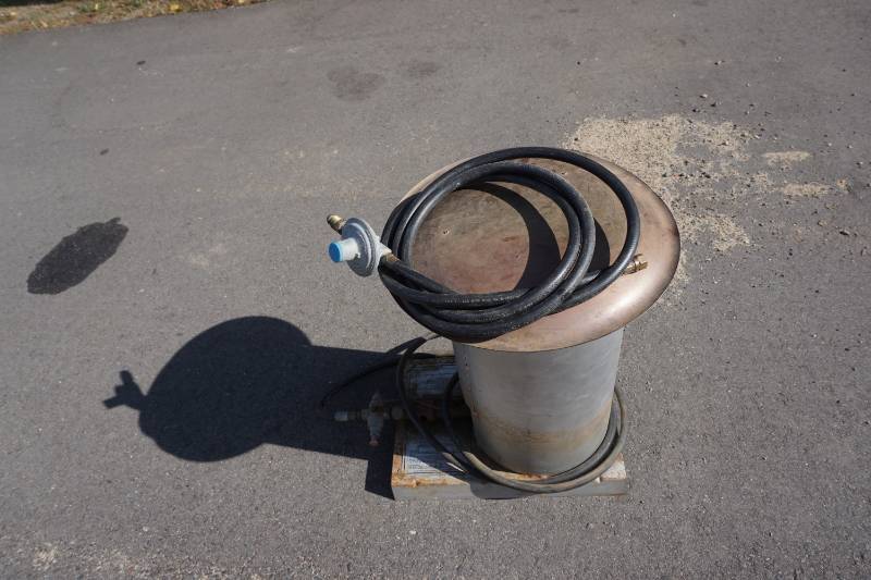 lot 17 image: White Brand Outdoor Patio Propane Heater