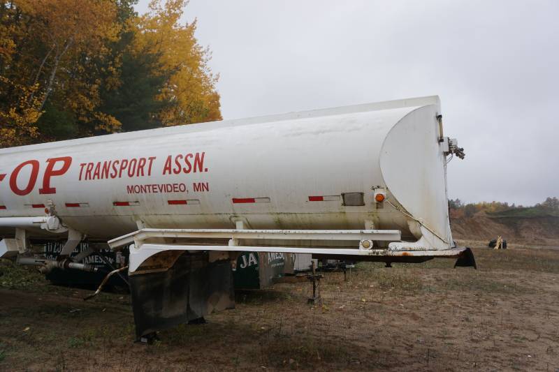 lot 1 image: 1971 Beall 38 Aluminum Semi Tanker Trailer