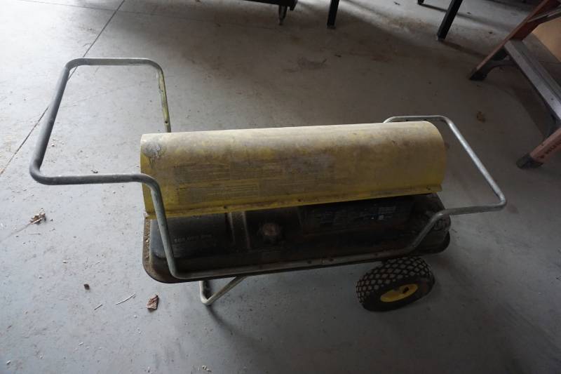 lot 12 image: John Deere Model AC1165 Dual Fuel Salamander Heater
