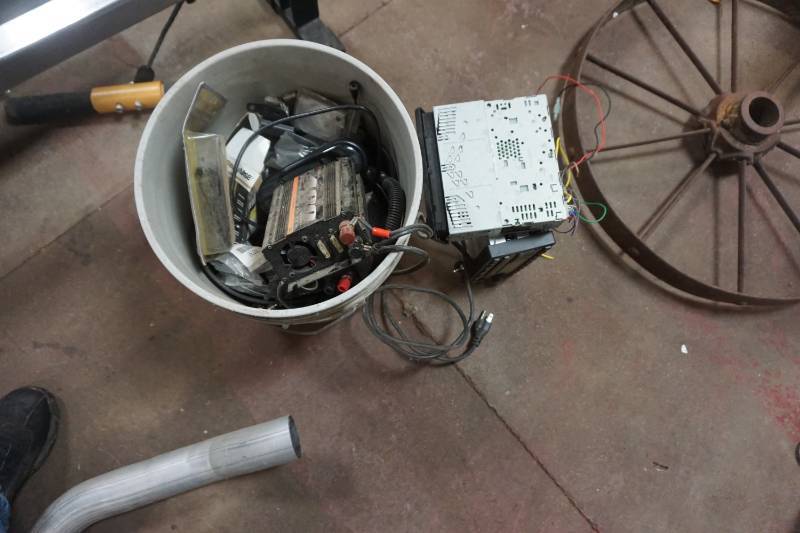 lot 97 image: Lot of Auto Electronics