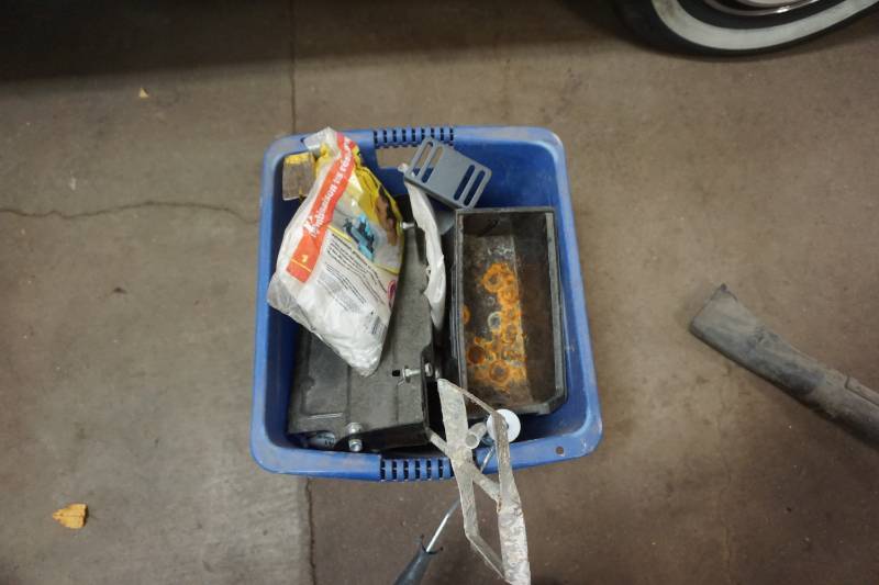 lot 101 image: Lot of Assorted Tools & Hardware