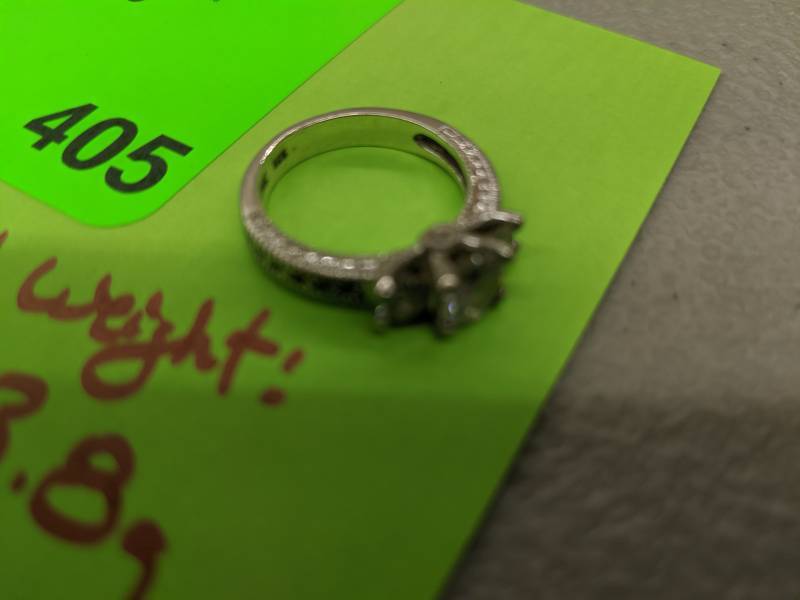 lot 405 image: 3-Stone Ring