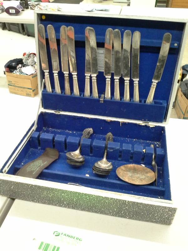 lot 437 image: Flatware Set with Hard Case
