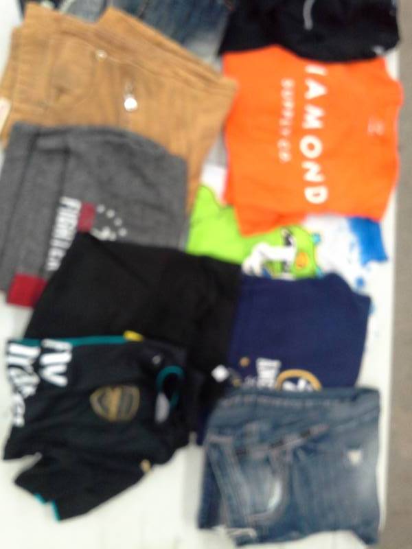 lot 463 image: Mens Clothing