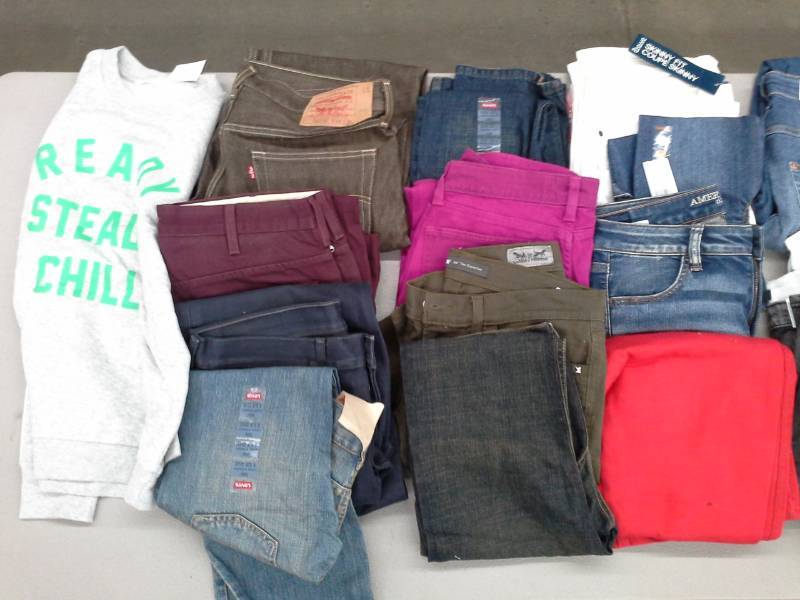 lot 467 image: Womens and Mens Pants, Jeans