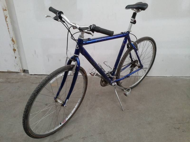 lot 502 image: Trek 7500  10-speed Road Bike