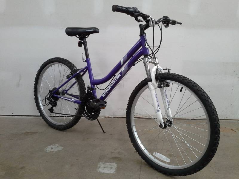 lot 505 image: Roadmaster Granite Peak  18-speed Trail Bike