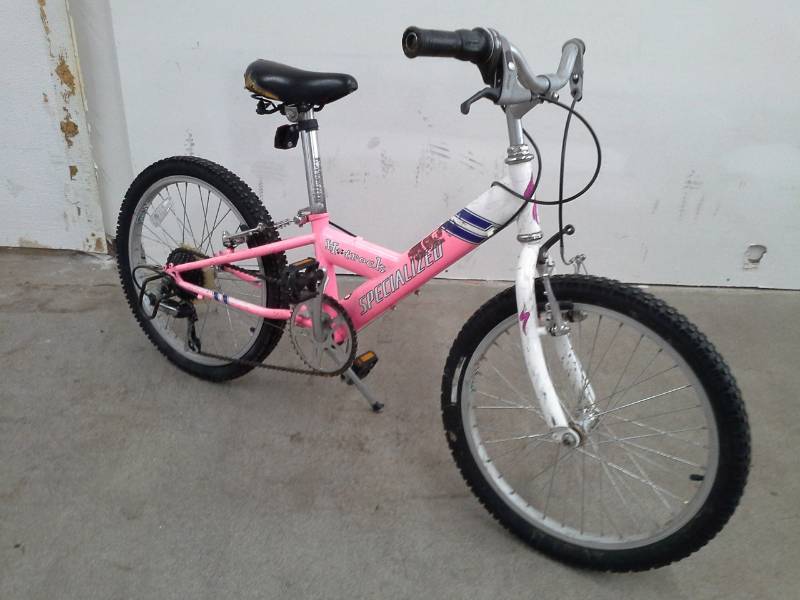 lot 521 image: Specialized Hot Rocks Girls  Single-speed Trail Bike