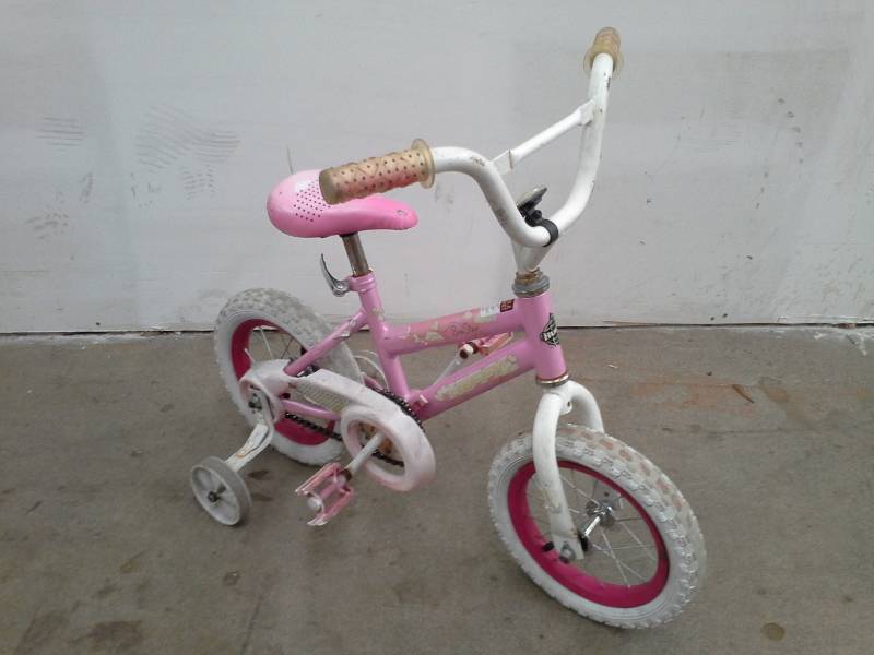 lot 523 image: Huffy Girls  Single-speed Training Bike