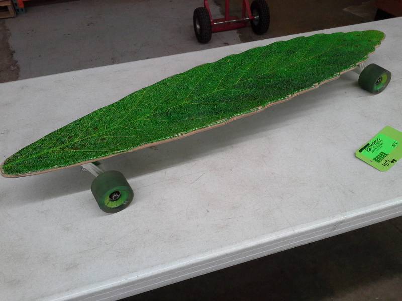 lot 524 image: 41in. Skateboard