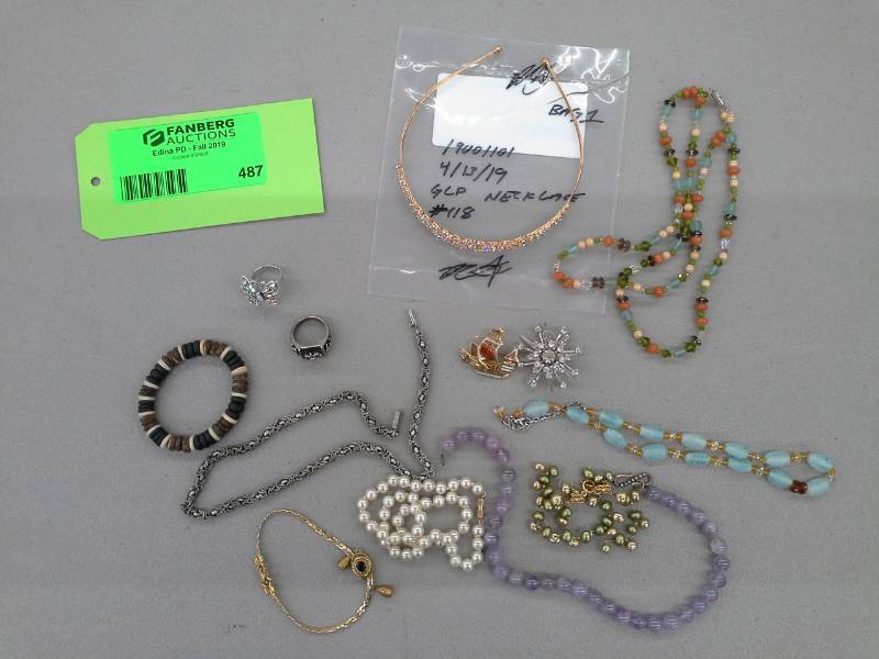 lot 487 image: Womens Necklaces, Rings, Earrings