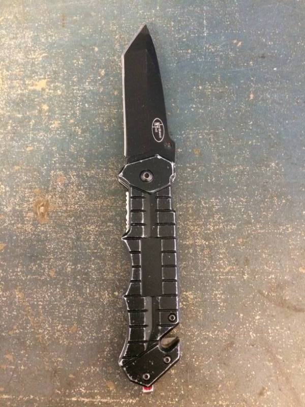 Pocket Knife and Glass Breaker