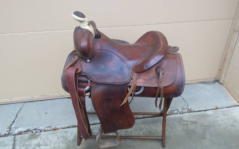 Leather Western Saddle (15 Inch Seat)