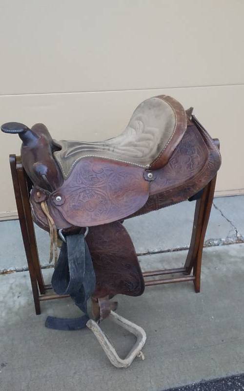 Leather Western Saddle (15 Inch Seat)