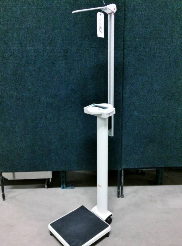 MSRP $300&nbspSeca 769 Digital Patient Scale - 450lb Capacity With Height Rod - Good Working Condition