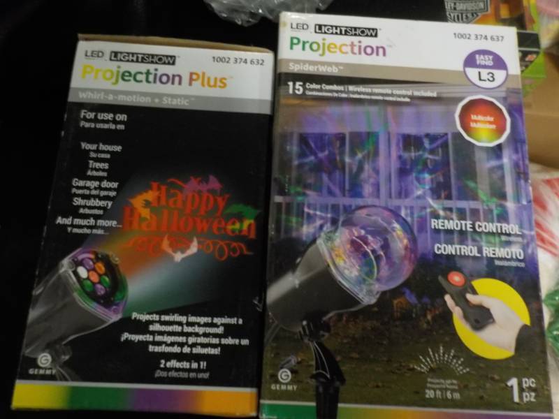 lot 20 image: Set of 2 LED Lightshow Projection W...