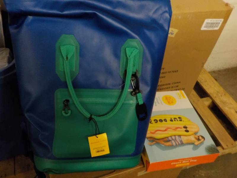 lot 31 image: Backpack Cooler and 6 Long Inflata...