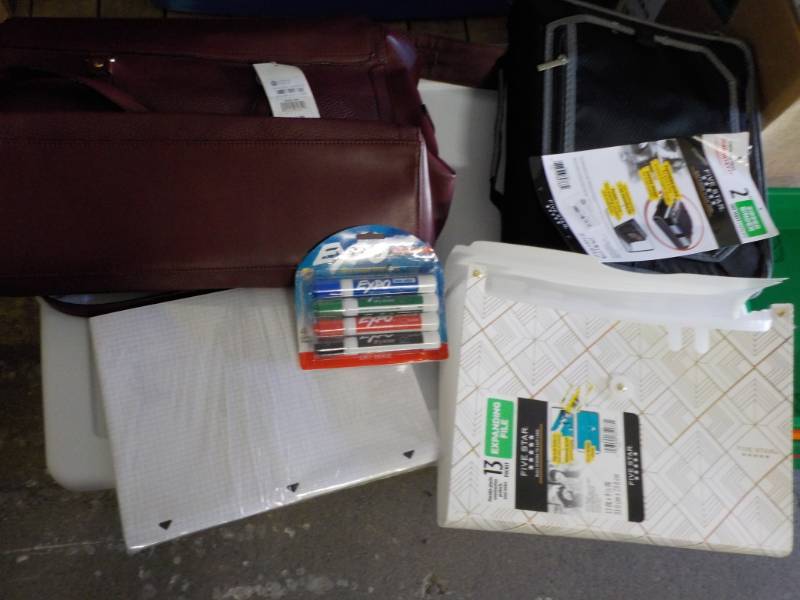 lot 41 image: Oversize Handbagtravel Bag, 2 zip...