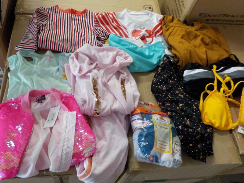 lot 48 image: Clothing- some toddler and some JR...