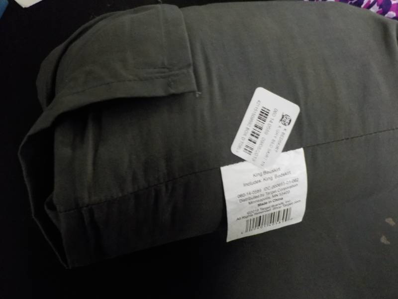 lot 50 image: Grey King-size bedskirt...