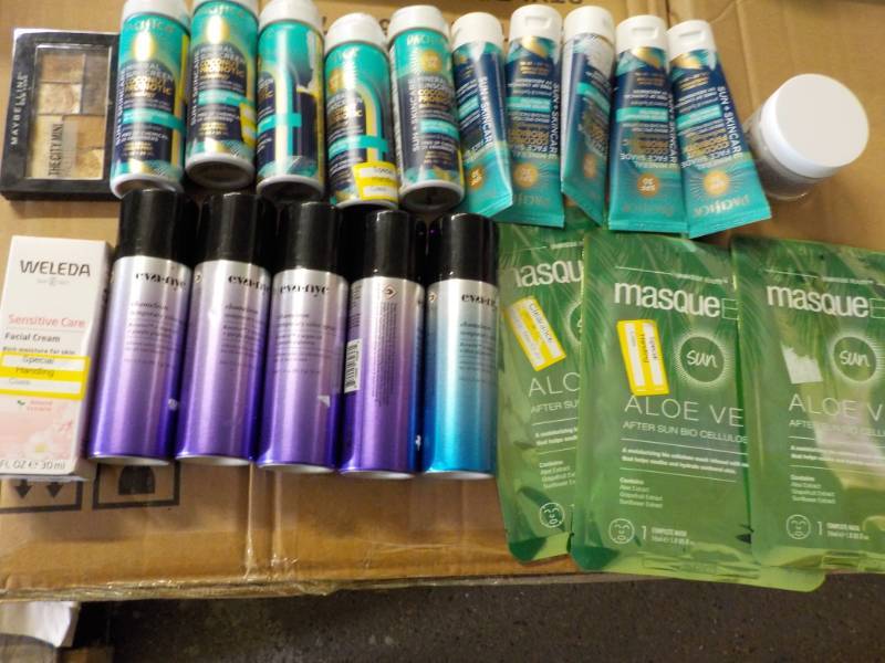 lot 52 image: 5 Cans Color Your Hair Spray, 3 Mas...