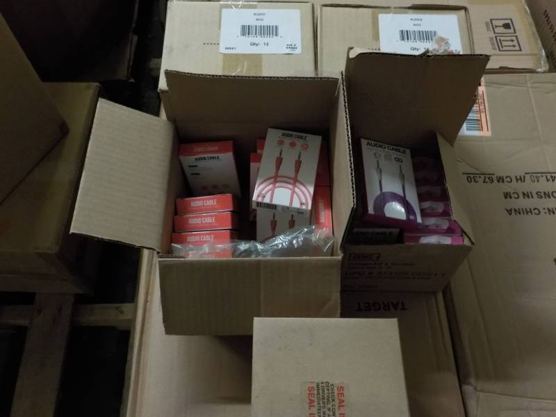 lot 75 image: 5 Boxes Audio Cables...