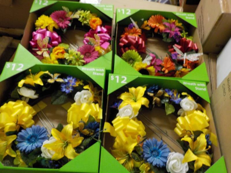 lot 81 image: 4 Wreaths with Stands...